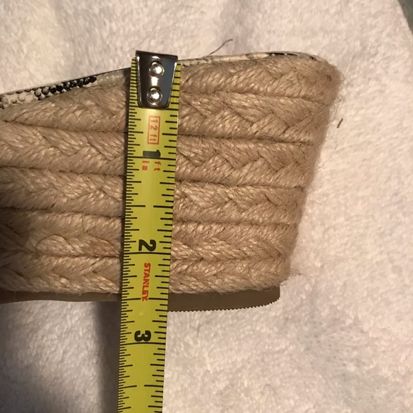 Kelsi Dagger wedges size 9 - Picture 4 of 4